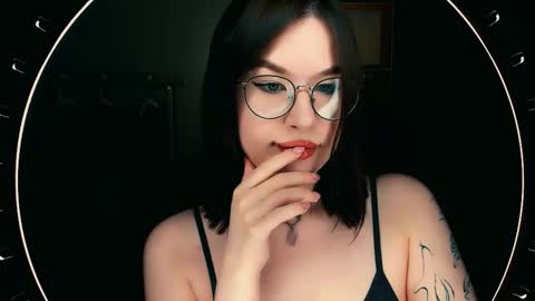 Bella online show from November 17, 2025, 9:20 pm