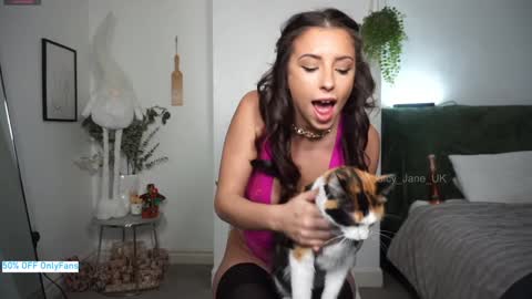    online show from November 19, 2025, 5:46 pm