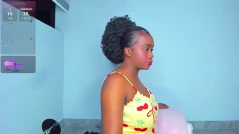 Snapshot of juicy_sky chatting on February 2, 2026, 4:44 am Your Paradise online show from February 2, 2026, 4:44 am