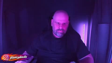 Snapshot of juicylounge chatting on April 5, 2026, 4:37 pm JuicyLounge online show from April 5, 2026, 4:37 pm