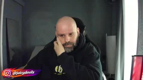 Snapshot of juicylounge chatting on April 16, 2026, 11:22 am JuicyLounge online show from April 16, 2026, 11:22 am