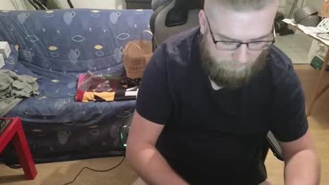 Julcs online show from December 17, 2024, 4:32 pm