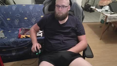 Julcs online show from December 18, 2024, 8:25 pm