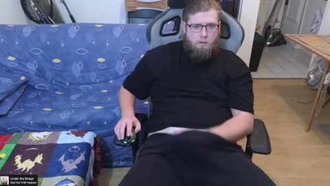 Julcs online show from February 17, 2025, 6:59 pm