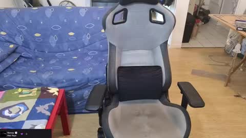 Julcs online show from February 23, 2025, 3:18 pm