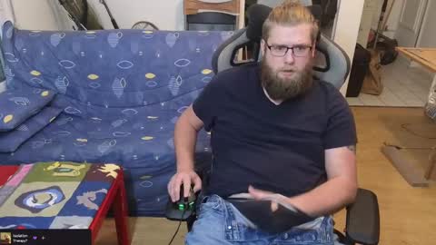 Julcs online show from February 26, 2025, 8:22 pm