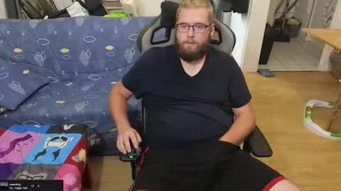 Julcs online show from October 3, 2025, 1:08 pm