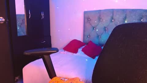  Juliana Torres  online show from March 7, 2025, 7:49 pm