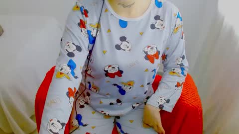  Juliana Torres  online show from September 18, 2025, 5:04 pm