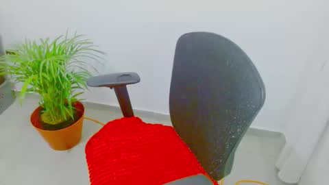  Juliana Torres  online show from December 17, 2025, 9:37 am