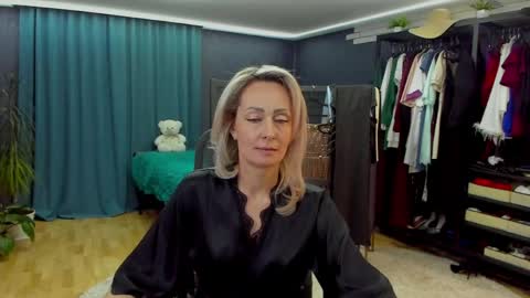 julia__cherry_ online show from March 27, 2026, 3:12 pm