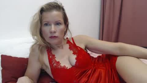 julia_giulia online show from February 5, 2025, 1:04 am