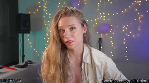 Julia Jane online show from May 28, 2026, 2:20 am