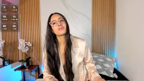 Snapshot of julia_martinezz_ chatting on April 17, 2026, 11:35 am J U L IA M A R T I N E Z online show from April 17, 2026, 11:35 am