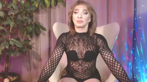 Julia online show from January 28, 2025, 10:12 pm