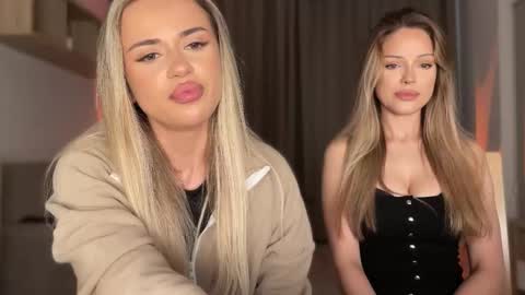 Snapshot of julia_rle chatting on November 3, 2025, 8:43 pm Julia R Le online show from November 3, 2025, 8:43 pm