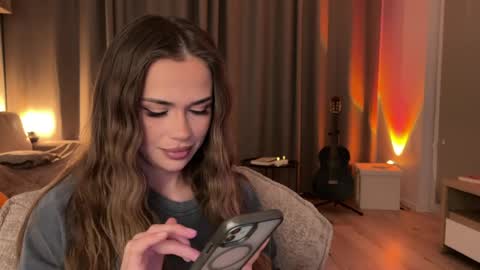 Julia R Le online show from April 2, 2026, 8:17 pm