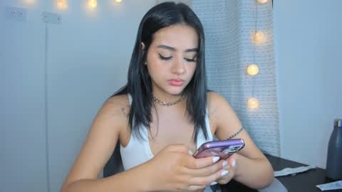 julia_strauns online show from December 5, 2024, 6:10 am