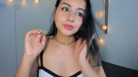 julia_strauns online show from December 7, 2024, 4:09 am