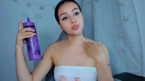 julia_strauns online show from January 27, 2025, 5:47 am