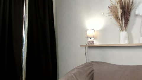 julia_suny online show from May 29, 2026, 1:14 am