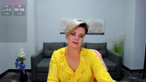 Julia online show from October 3, 2025, 11:51 am