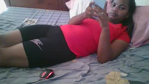 juliah02 online show from February 26, 2025, 10:04 am