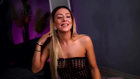 Julia online show from December 22, 2025, 4:20 am