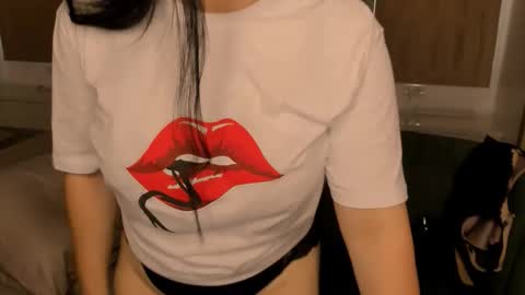 juliamillss online show from November 21, 2025, 12:21 am