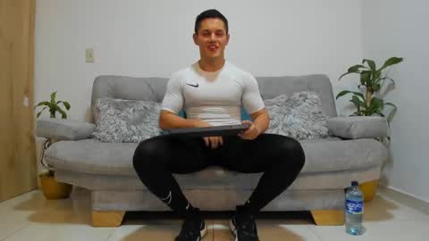 julian_wallace online show from December 9, 2024, 10:09 pm