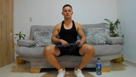 julian_wallace online show from December 18, 2024, 12:10 am