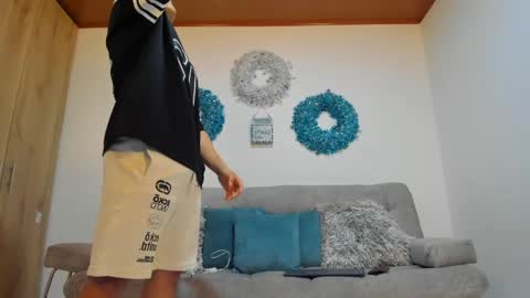 julian_wallace online show from January 13, 2025, 9:42 pm