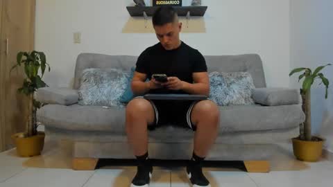 julian_wallace online show from January 21, 2025, 11:34 pm