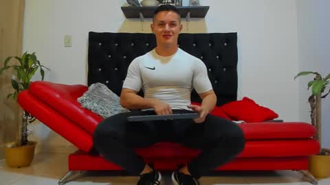 julian_wallace online show from February 12, 2025, 9:43 pm