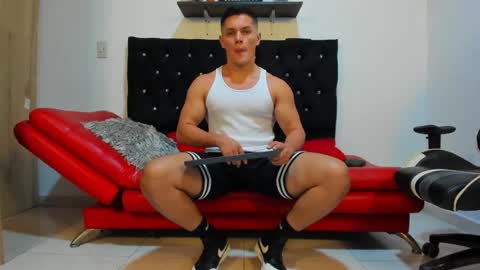 julian_wallace online show from February 21, 2025, 4:37 pm