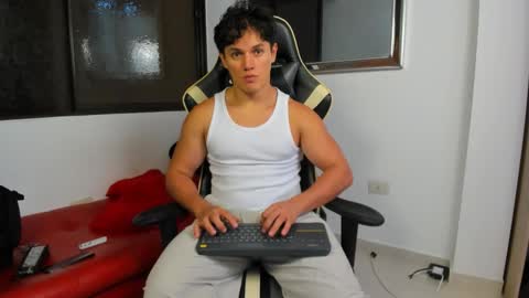 julian_wallace online show from February 2, 2026, 7:34 pm