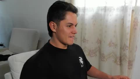 julian_wallace1 online show from May 30, 2026, 6:05 pm