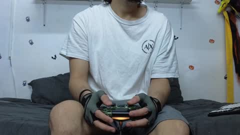 julian_whitee654 online show from January 17, 2025, 11:49 am