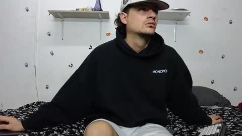 julian_whitee654 online show from February 13, 2025, 3:24 pm