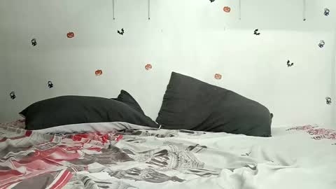 julian_whitee654 online show from March 9, 2025, 5:49 pm