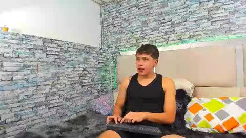 Snapshot of julian_wolf18 chatting on September 20, 2025, 1:12 pm julian online show from September 20, 2025, 1:12 pm