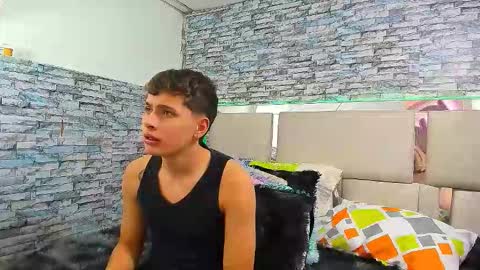 Snapshot of julian_wolf18 chatting on September 22, 2025, 1:24 pm julian online show from September 22, 2025, 1:24 pm