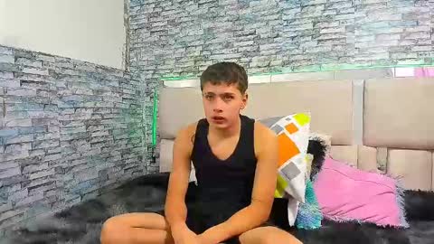 Snapshot of julian_wolf18 chatting on September 24, 2025, 1:47 pm julian online show from September 24, 2025, 1:47 pm