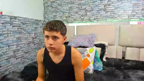 Snapshot of julian_wolf18 chatting on September 25, 2025, 2:21 pm julian online show from September 25, 2025, 2:21 pm
