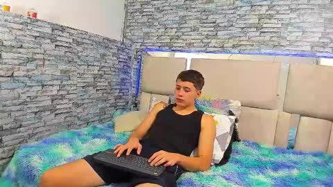 Snapshot of julian_wolf18 chatting on October 10, 2025, 3:11 pm julian online show from October 10, 2025, 3:11 pm