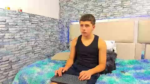 Snapshot of julian_wolf18 chatting on October 18, 2025, 4:30 pm julian online show from October 18, 2025, 4:30 pm