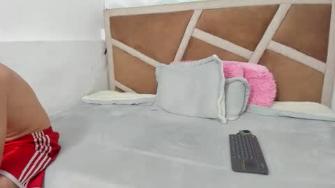 Snapshot of julian_wolf18 chatting on November 26, 2025, 5:14 pm julian online show from November 26, 2025, 5:14 pm