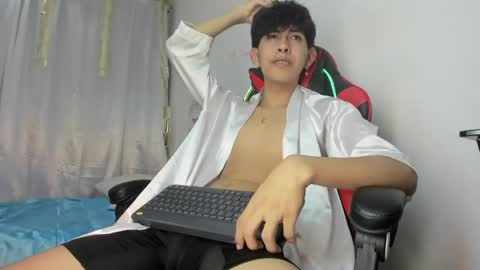 Snapshot of julian_xp chatting on April 22, 2026, 7:15 pm Julian online show from April 22, 2026, 7:15 pm