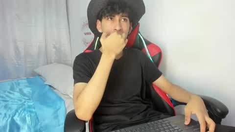 Snapshot of julian_xp chatting on April 28, 2026, 7:08 pm Julian online show from April 28, 2026, 7:08 pm