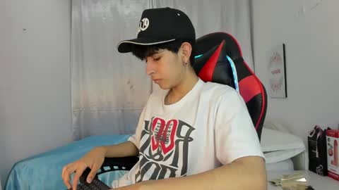 Snapshot of julian_xp chatting on April 29, 2026, 7:09 pm Julian online show from April 29, 2026, 7:09 pm